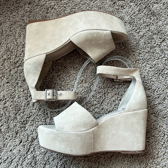 Vince Camuto Women’s Korista Suede Platform Wedge Sandals - Picture 2 of 8